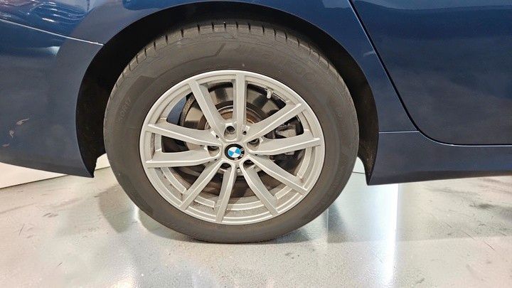BMW 320 2023 г. Синий, пробег 50000 км