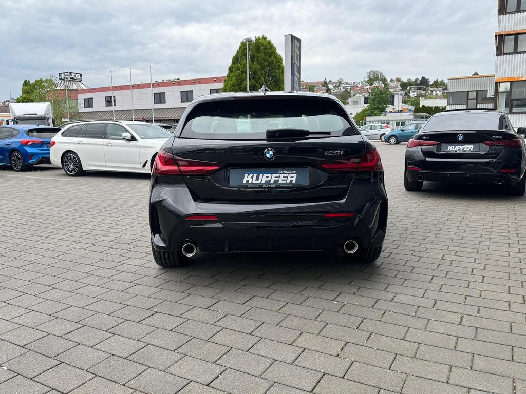 BMW 120 2023 г. Чёрный, пробег 28994 км