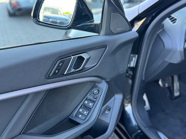 BMW 120 2023 г. Чёрный, пробег 28994 км