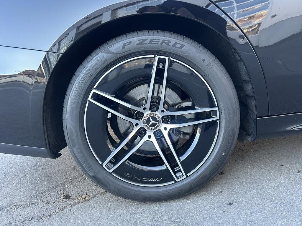 Mercedes-Benz E 200 2023 г. Чёрный, пробег 42015 км