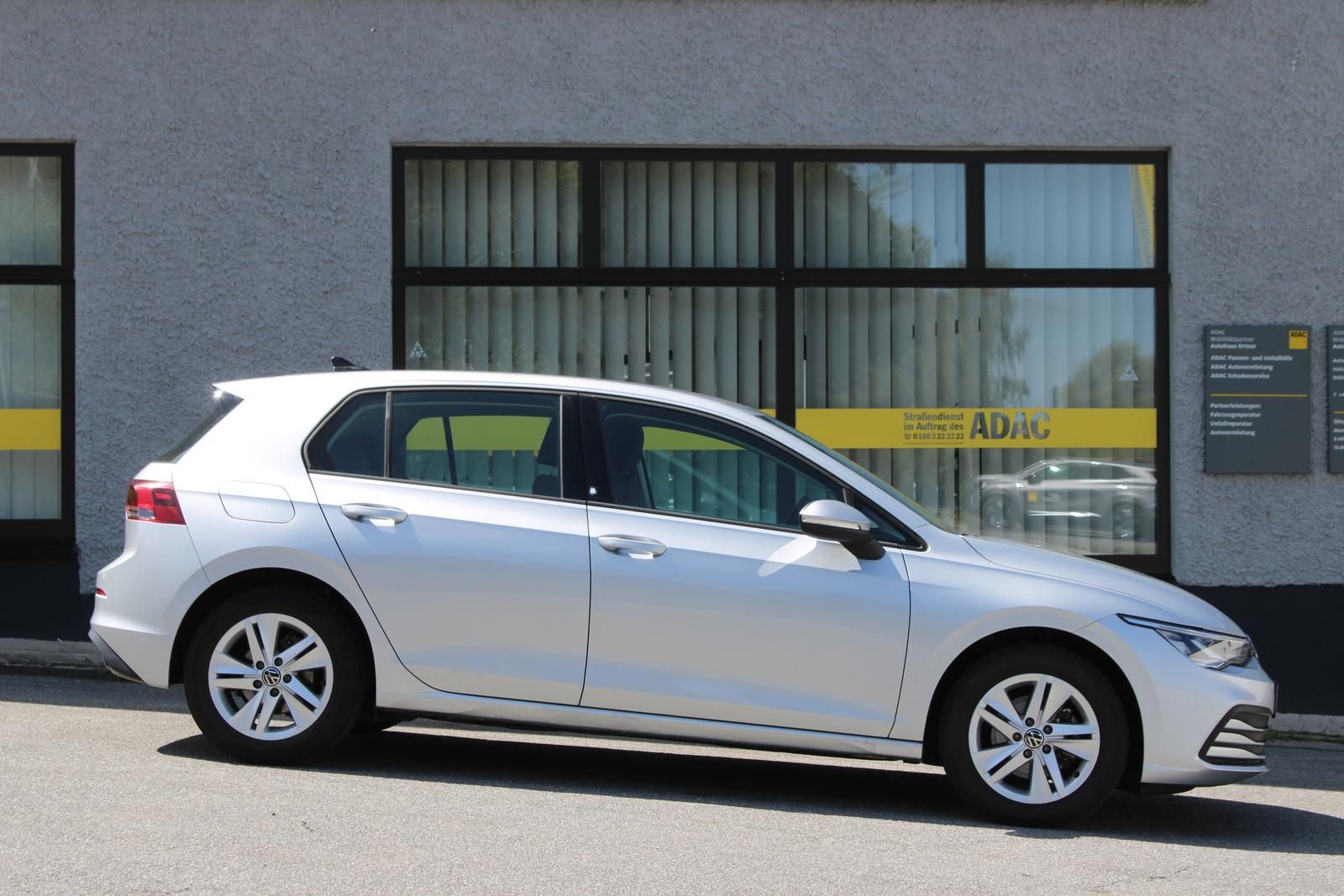 Volkswagen Golf 2022 г. Серебристый, пробег 40800 км
