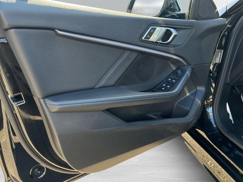 BMW 118 2022 г. Чёрный, пробег 47990 км