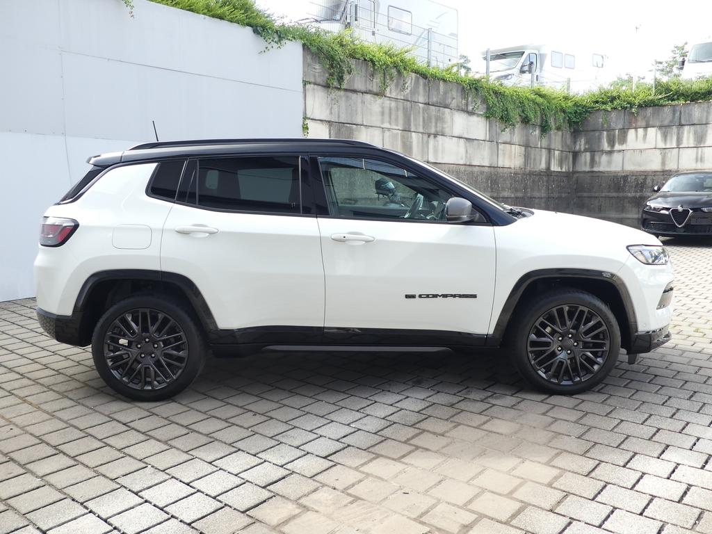 Jeep Compass 2022 г. Белый, пробег 35700 км