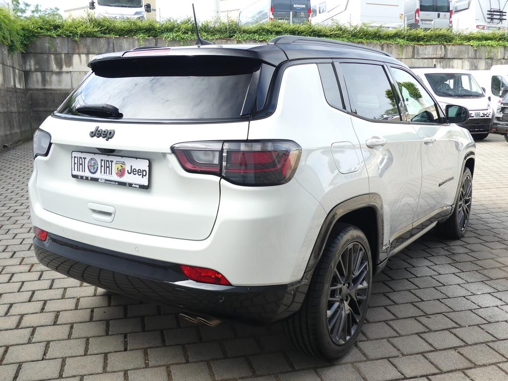 Jeep Compass 2022 г. Белый, пробег 35700 км