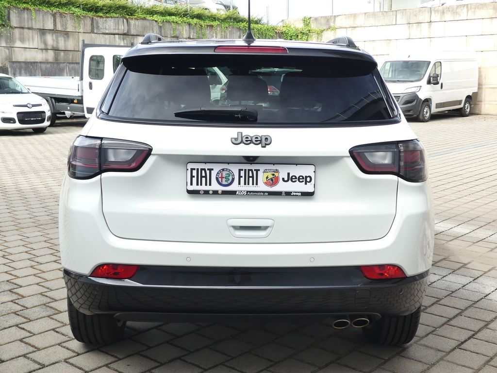 Jeep Compass 2022 г. Белый, пробег 35700 км