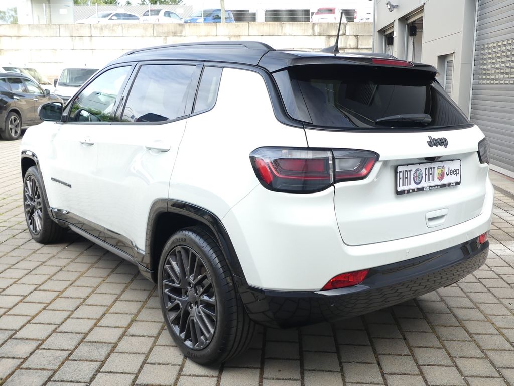Jeep Compass 2022 г. Белый, пробег 35700 км