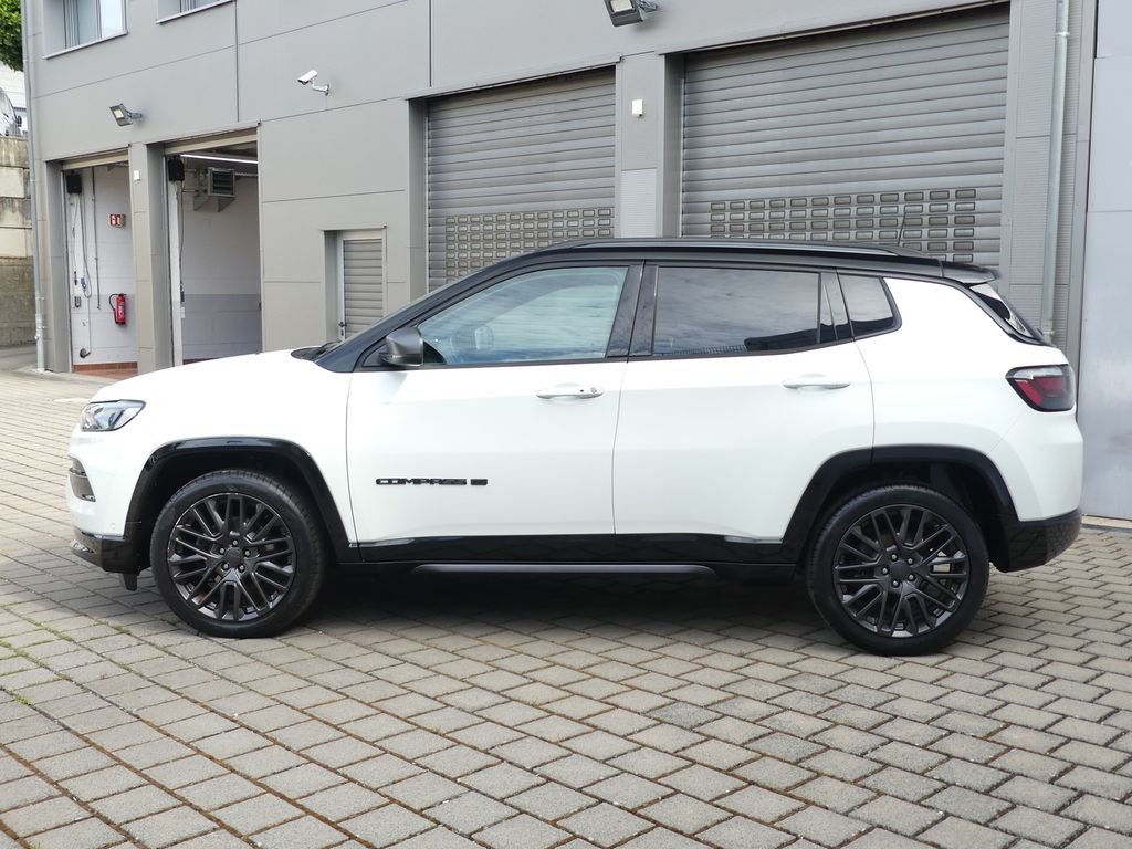 Jeep Compass 2022 г. Белый, пробег 35700 км