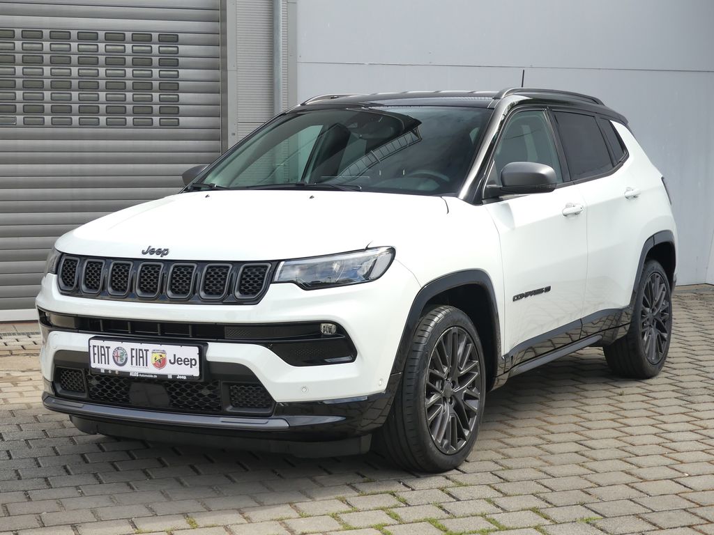 Jeep Compass 2022 г. Белый, пробег 35700 км