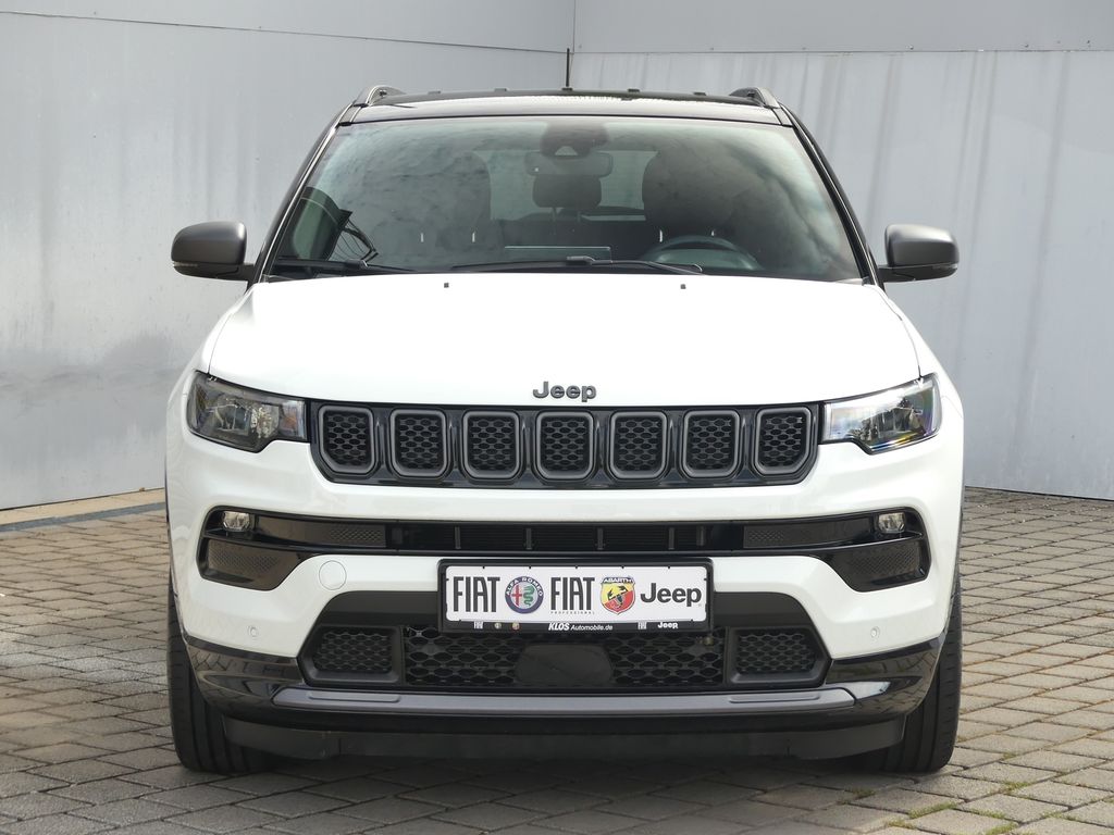Jeep Compass 2022 г. Белый, пробег 35700 км