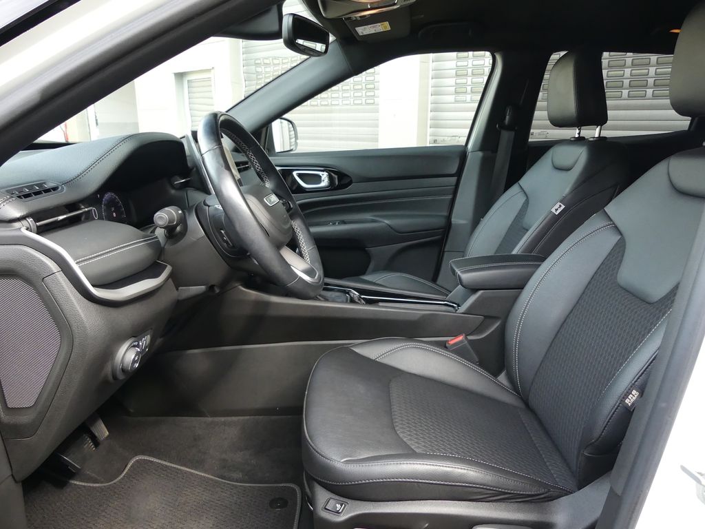 Jeep Compass 2022 г. Белый, пробег 35700 км