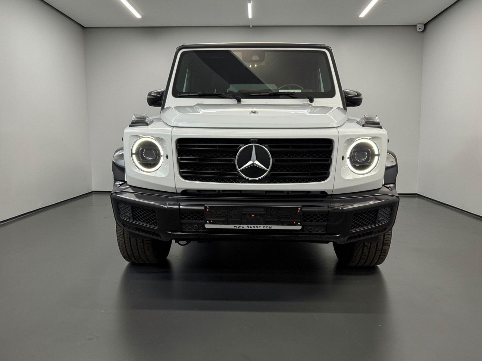 Mercedes-Benz G 500 2023 г. Белый, пробег 45000 км