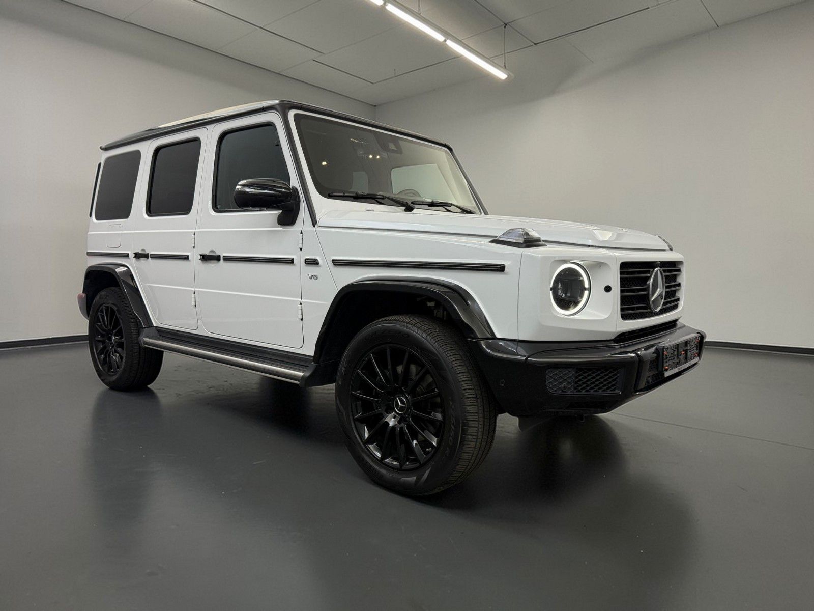 Mercedes-Benz G 500 2023 г. Белый, пробег 45000 км