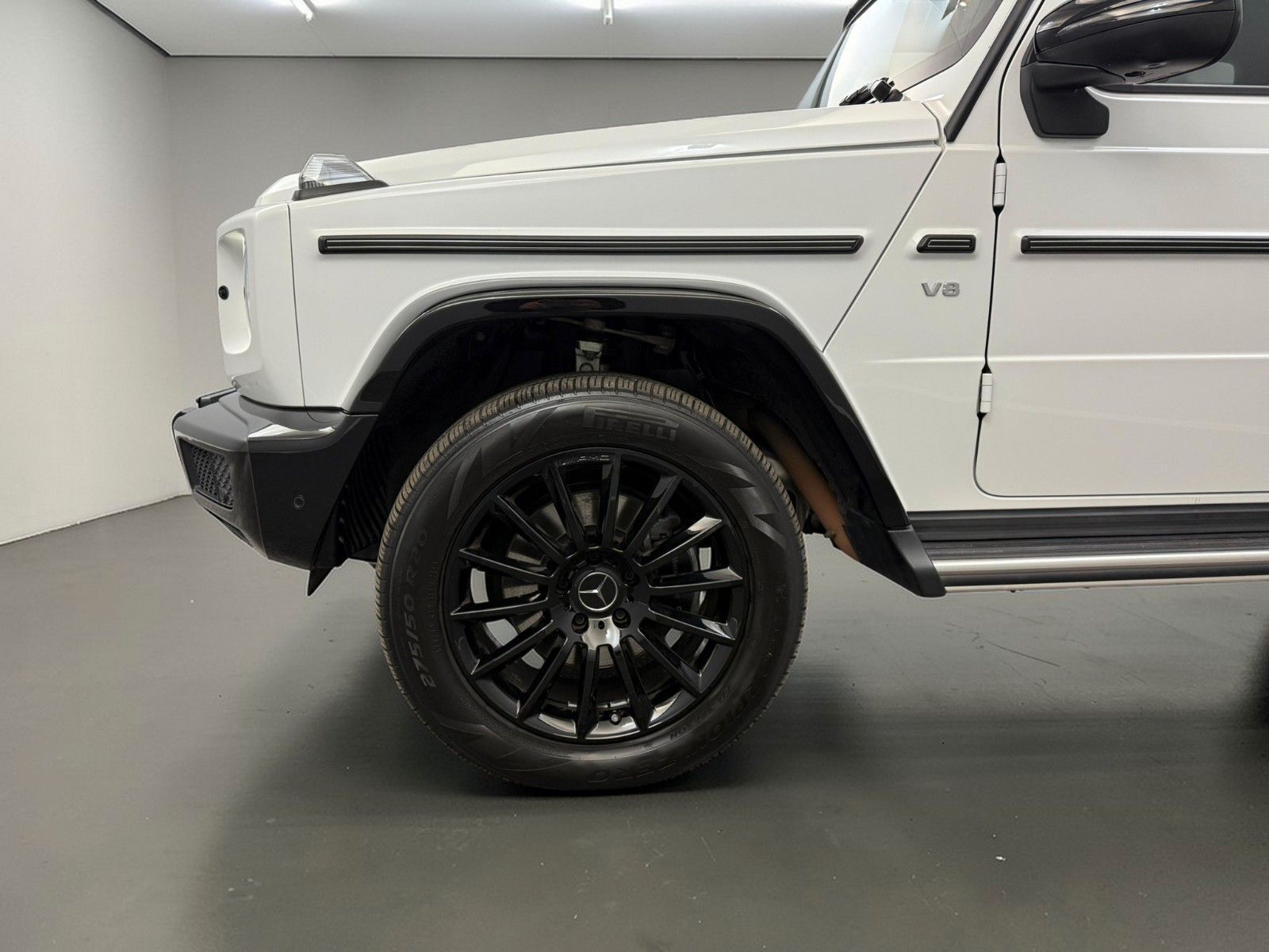 Mercedes-Benz G 500 2023 г. Белый, пробег 45000 км