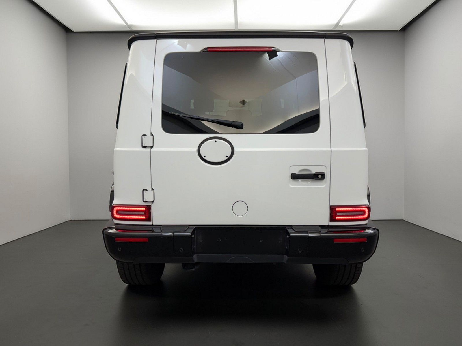 Mercedes-Benz G 500 2023 г. Белый, пробег 45000 км