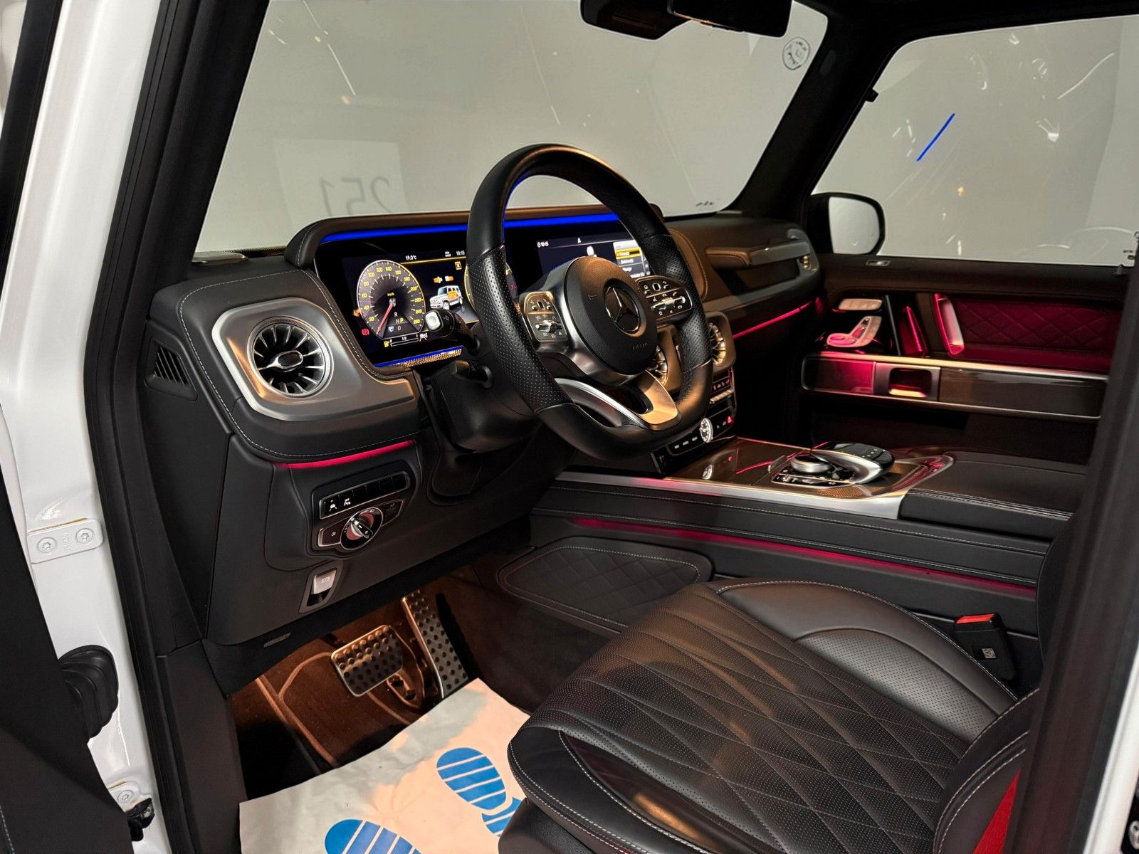 Mercedes-Benz G 500 2023 г. Белый, пробег 45000 км