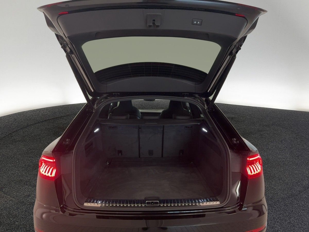 Audi SQ8 2023 г. Чёрный, пробег 49500 км
