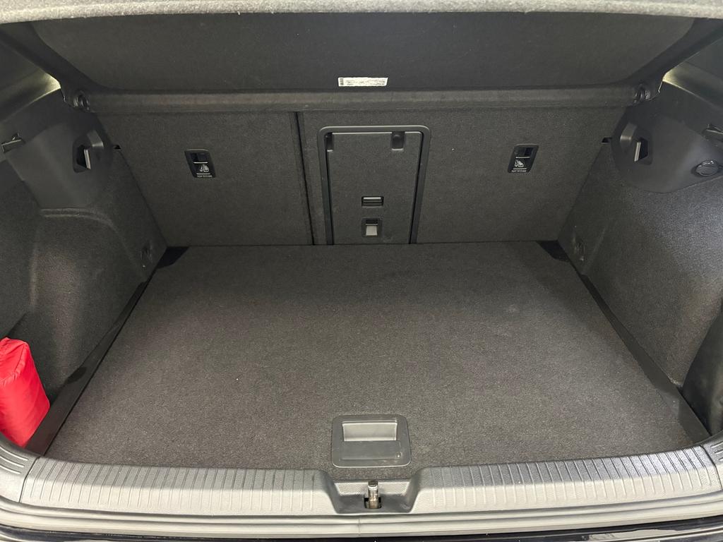 Volkswagen Golf 2022 г. Чёрный, пробег 49636 км