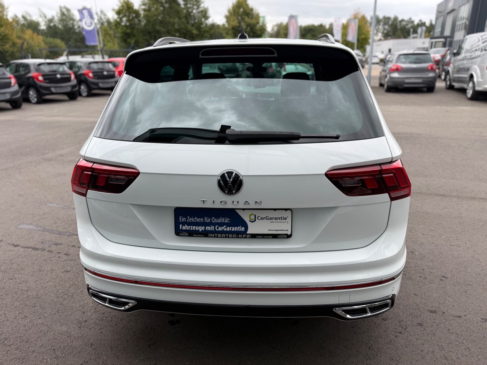 Volkswagen Tiguan 2023 г. Белый, пробег 35000 км