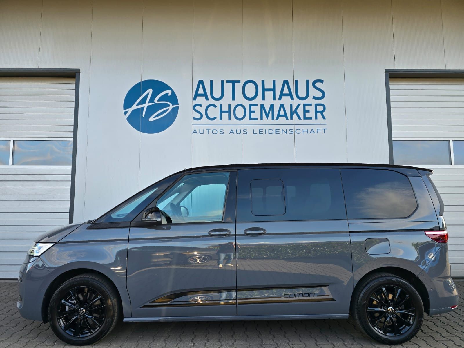 Volkswagen T7 MULTIVAN 2025 г. Серый, пробег 27800 км