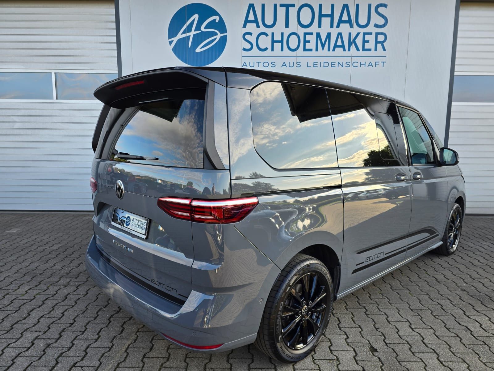 Volkswagen T7 MULTIVAN 2025 г. Серый, пробег 27800 км