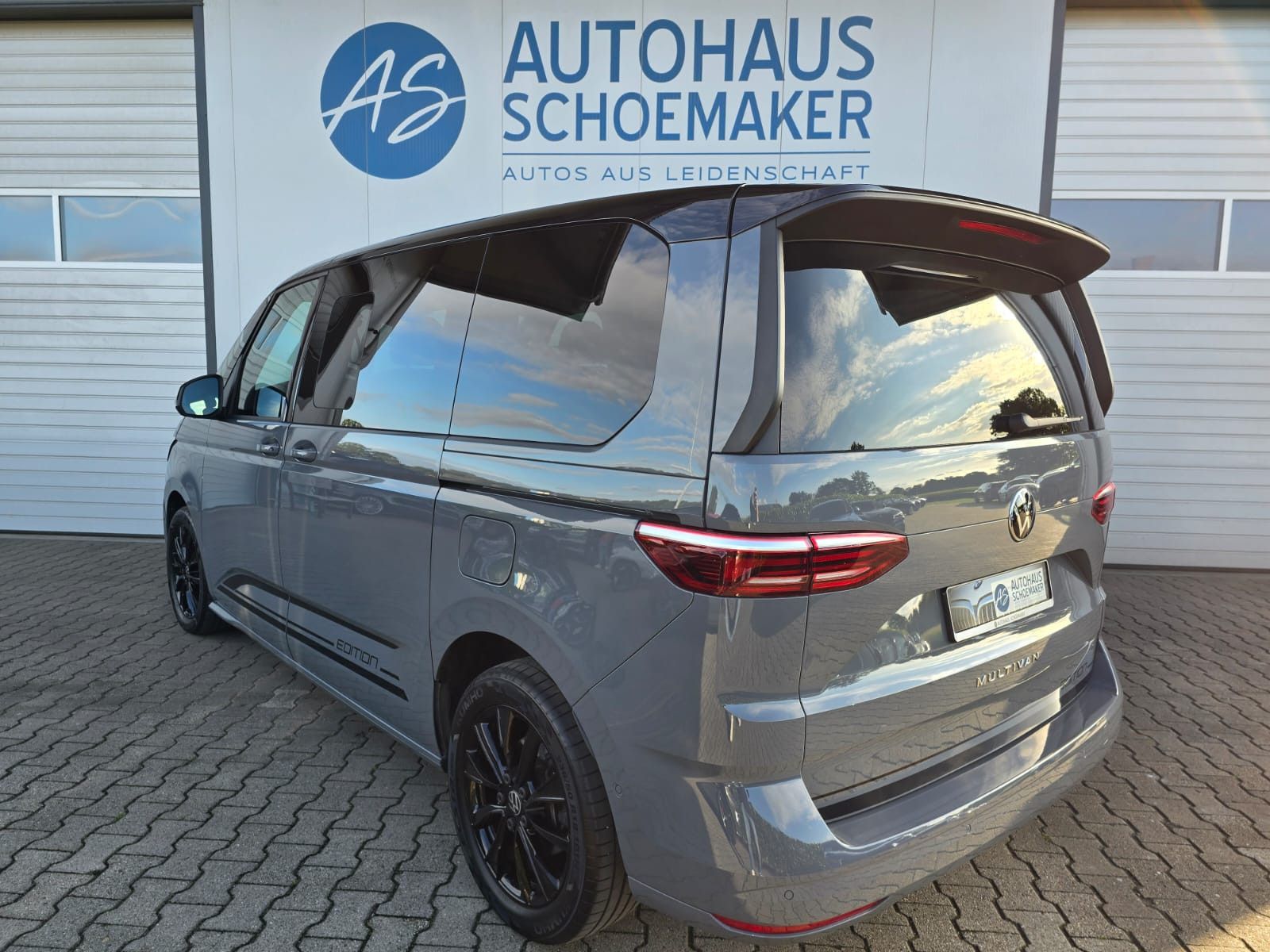 Volkswagen T7 MULTIVAN 2025 г. Серый, пробег 27800 км