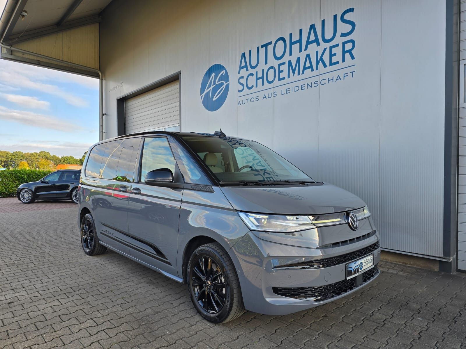 Volkswagen T7 MULTIVAN 2025 г. Серый, пробег 27800 км