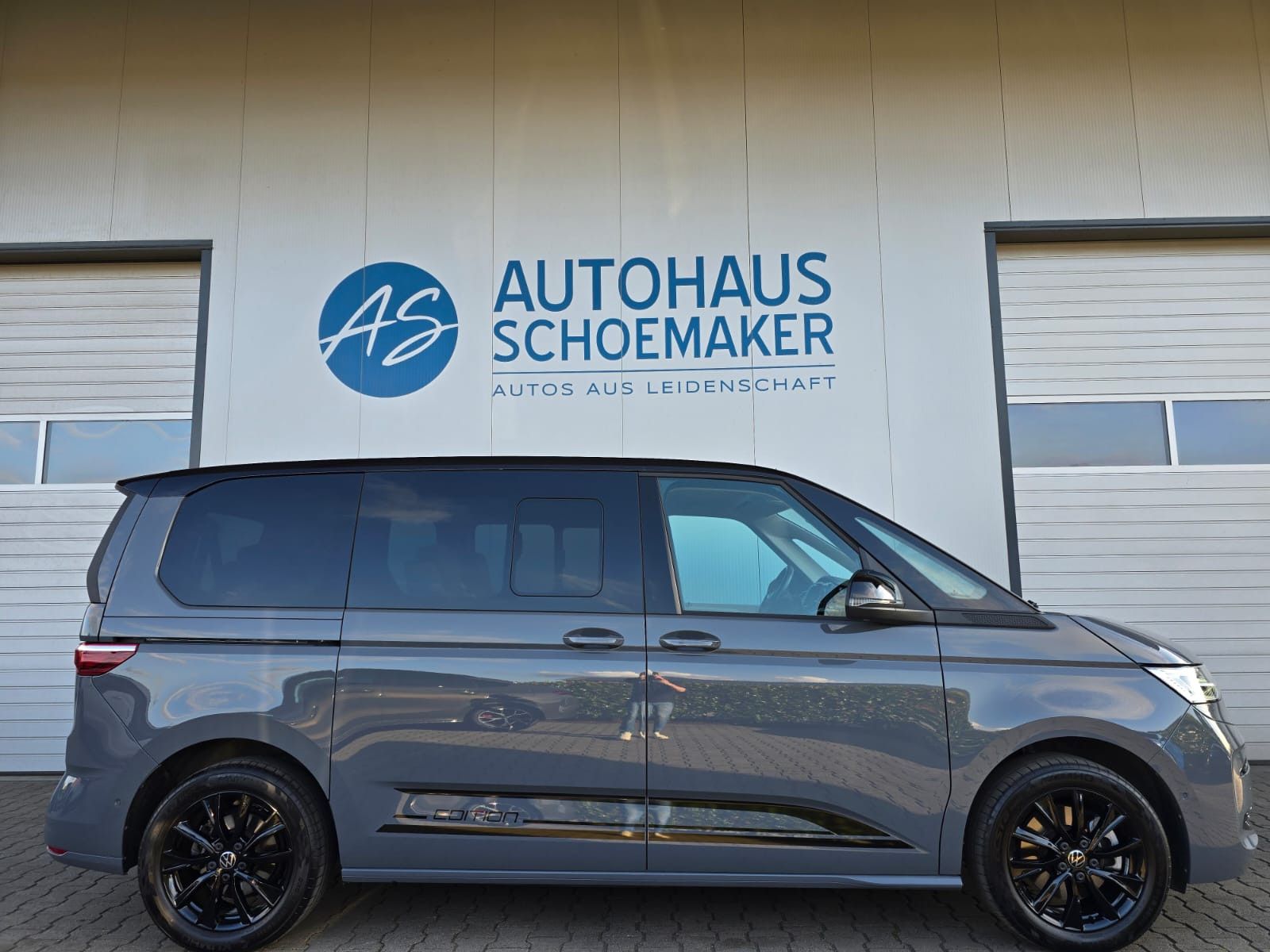 Volkswagen T7 MULTIVAN 2025 г. Серый, пробег 27800 км