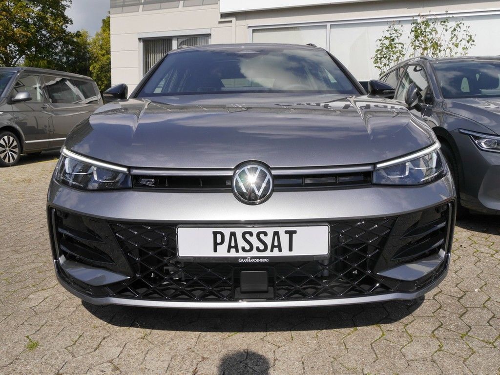 Volkswagen Passat 2025 г. Серый, пробег 42000 км