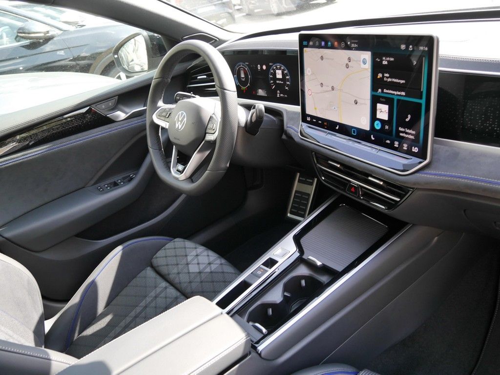 Volkswagen Passat 2025 г. Серый, пробег 42000 км