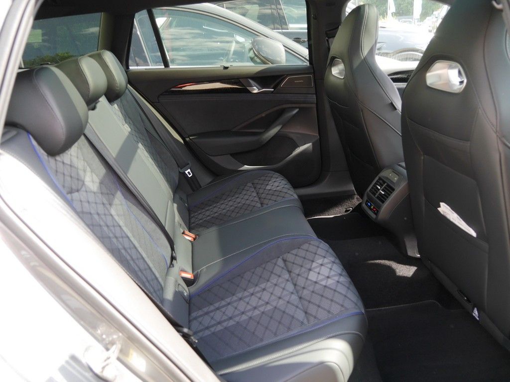 Volkswagen Passat 2025 г. Серый, пробег 42000 км