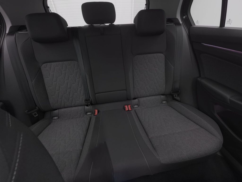 Volkswagen Golf 2024 г. Серый, пробег 37000 км