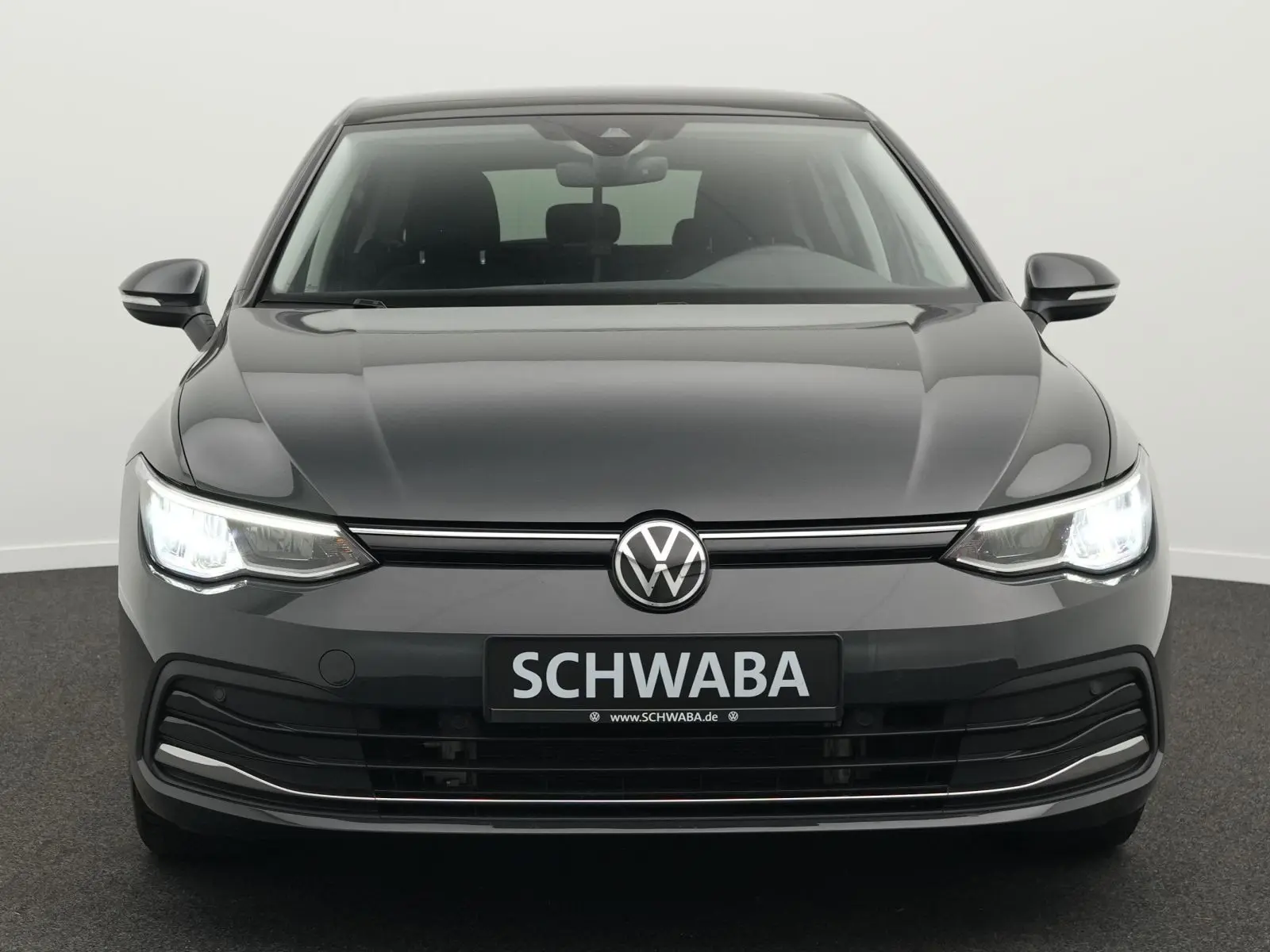 Volkswagen Golf 2024 г. Серый, пробег 37000 км