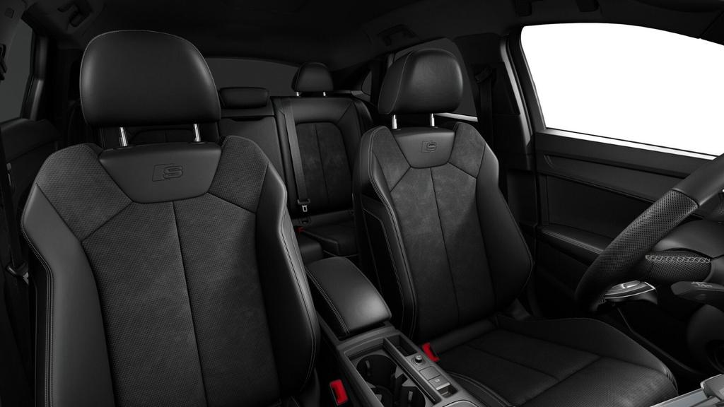 Audi Q3 2022 г. Красный, пробег 52400 км