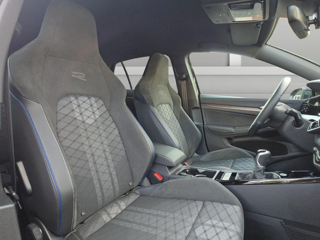 Volkswagen Golf 2025 г. Чёрный, пробег 43000 км