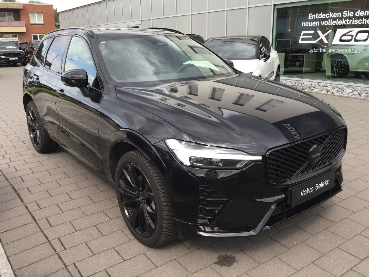 Volvo XC60 2025 г. Чёрный, пробег 19242 км