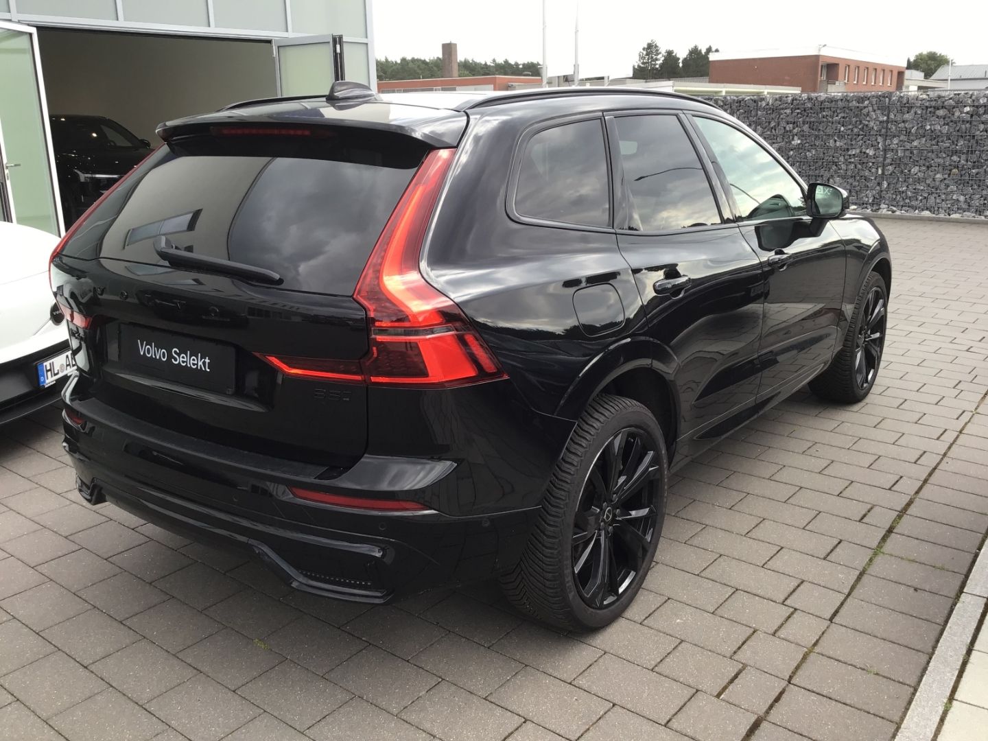 Volvo XC60 2025 г. Чёрный, пробег 19242 км