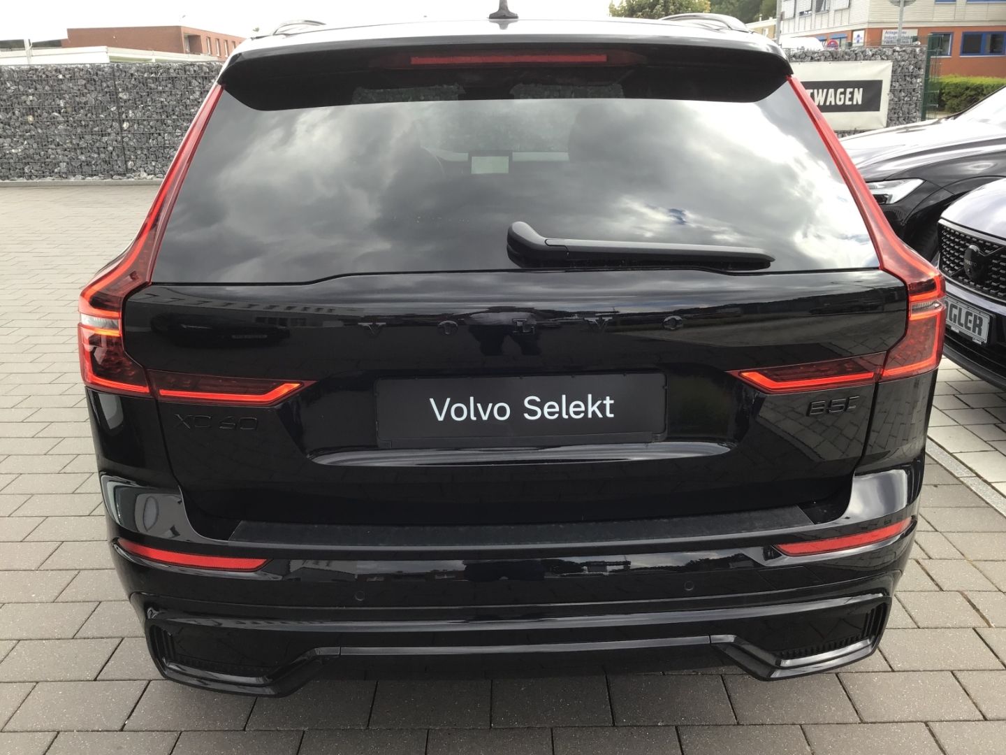 Volvo XC60 2025 г. Чёрный, пробег 19242 км
