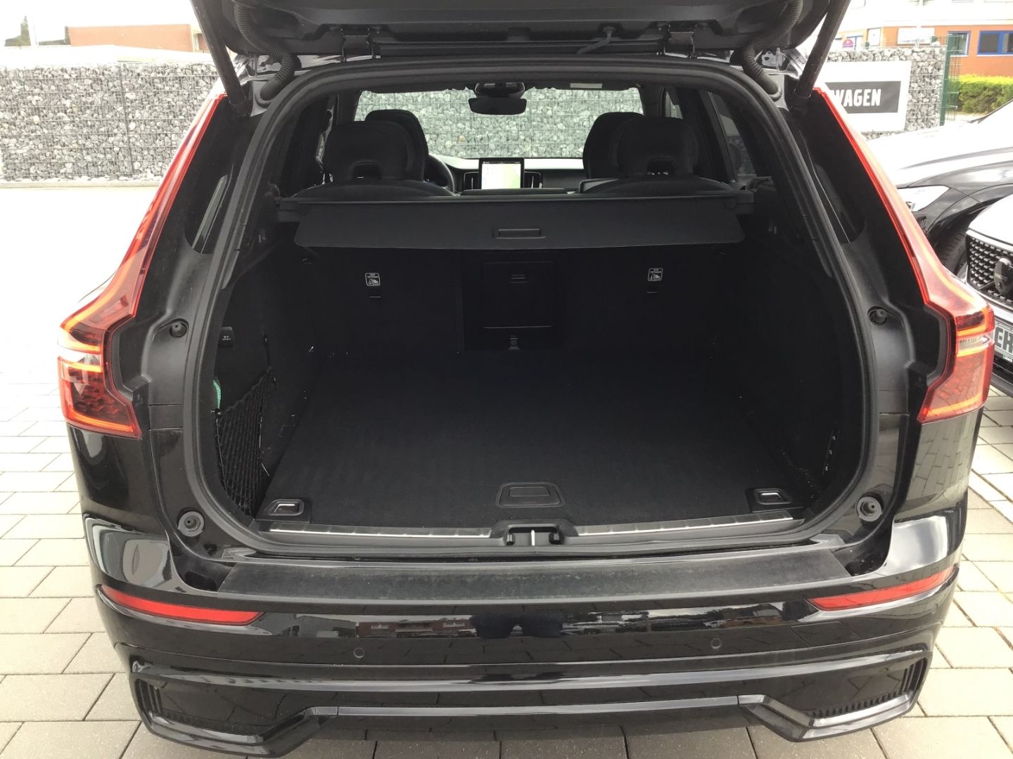 Volvo XC60 2025 г. Чёрный, пробег 19242 км