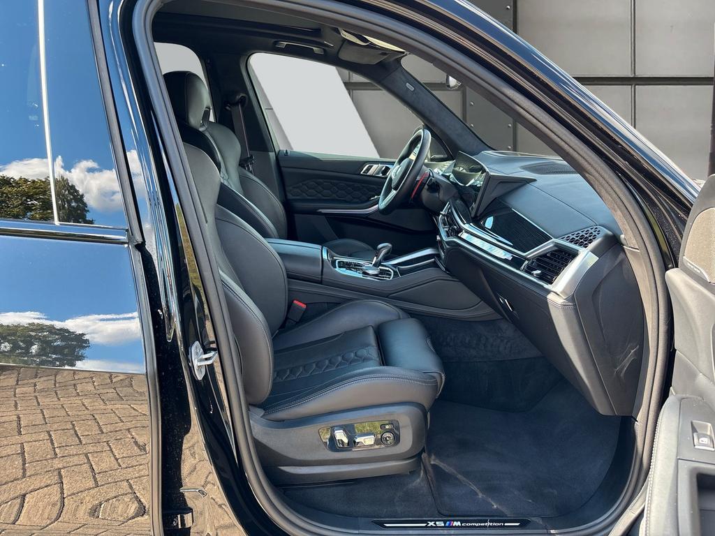 BMW X5 M 2025 г. Чёрный, пробег 23103 км