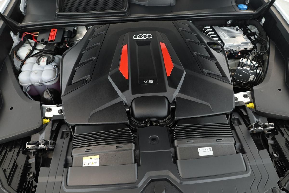 Audi SQ8 2024 г. Белый, пробег 37400 км