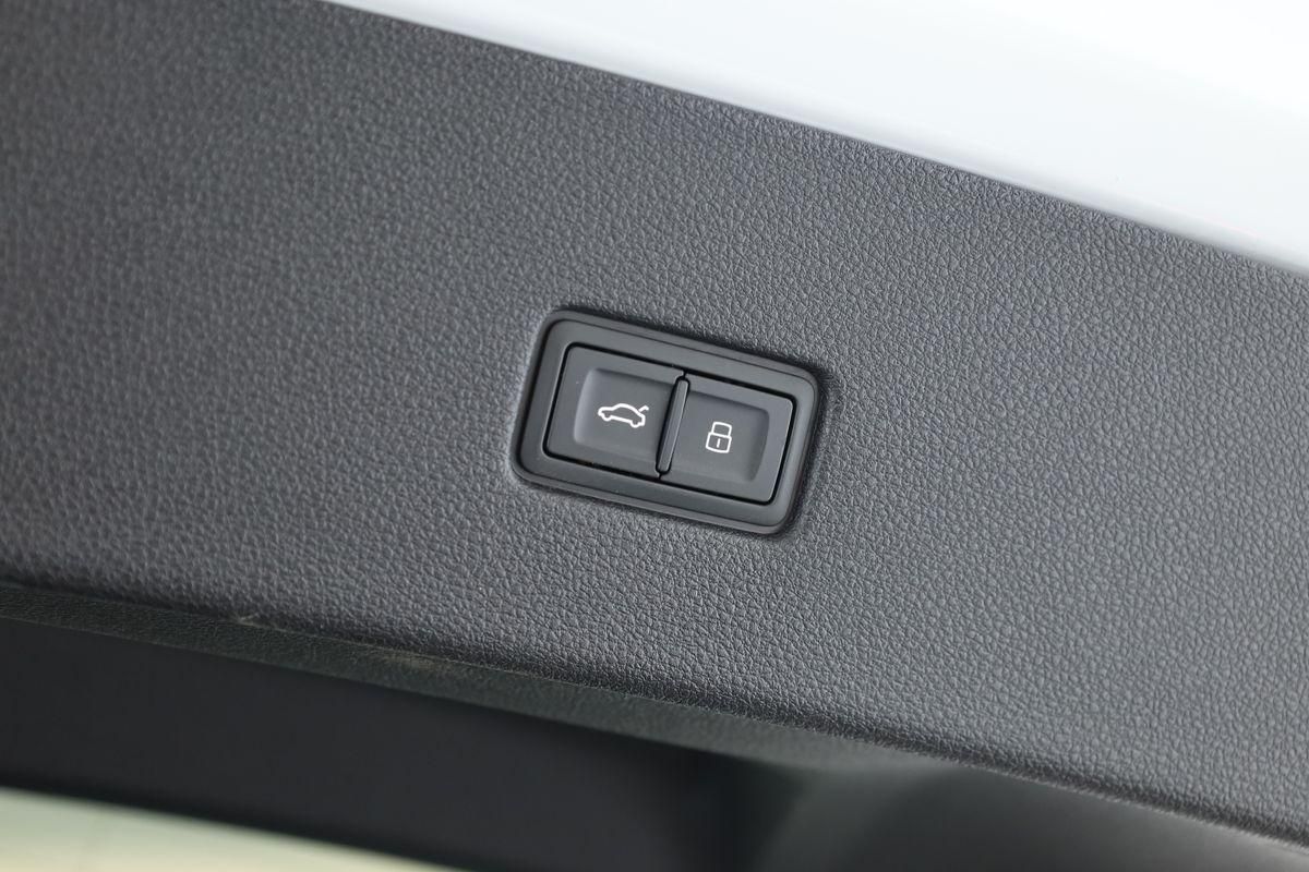 Audi SQ8 2024 г. Белый, пробег 37400 км