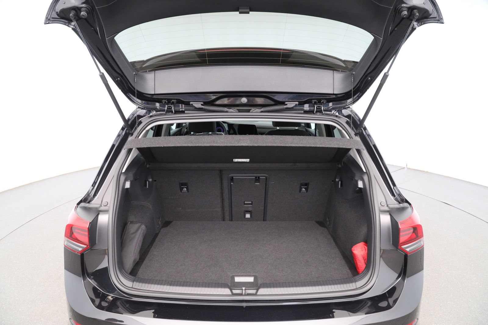 Volkswagen Golf 2021 г. Чёрный, пробег 55587 км