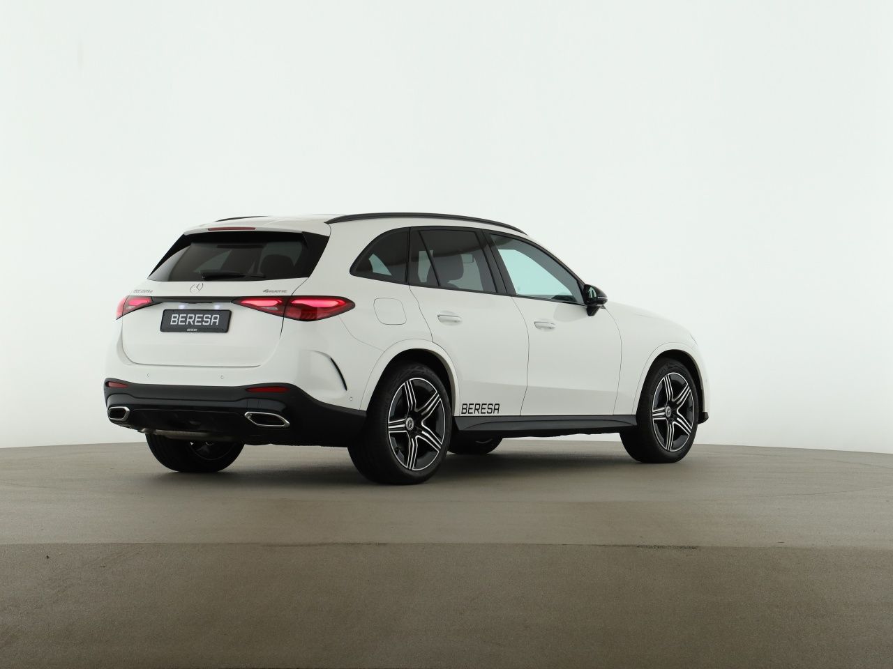 Mercedes-Benz GLC 220 2026 г. Белый, пробег 25175 км