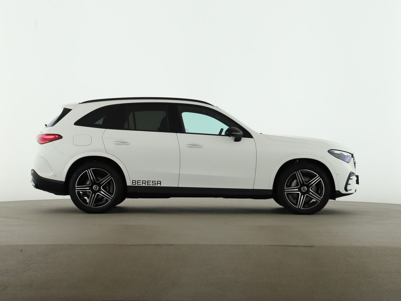 Mercedes-Benz GLC 220 2026 г. Белый, пробег 25175 км