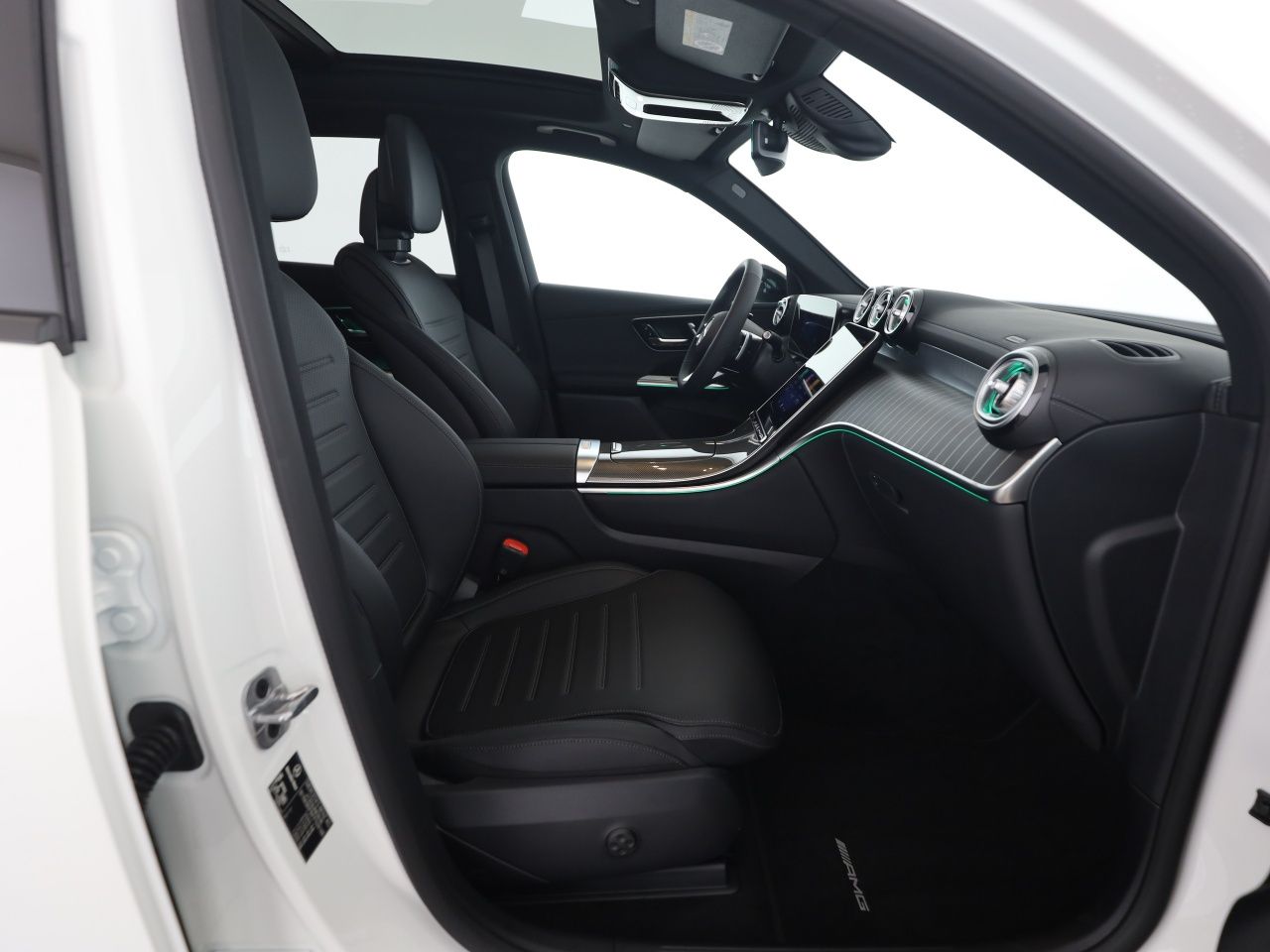 Mercedes-Benz GLC 220 2026 г. Белый, пробег 25175 км