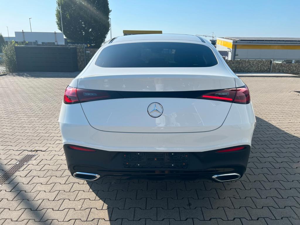 Mercedes-Benz GLC 220 2025 г. Белый, пробег 29100 км