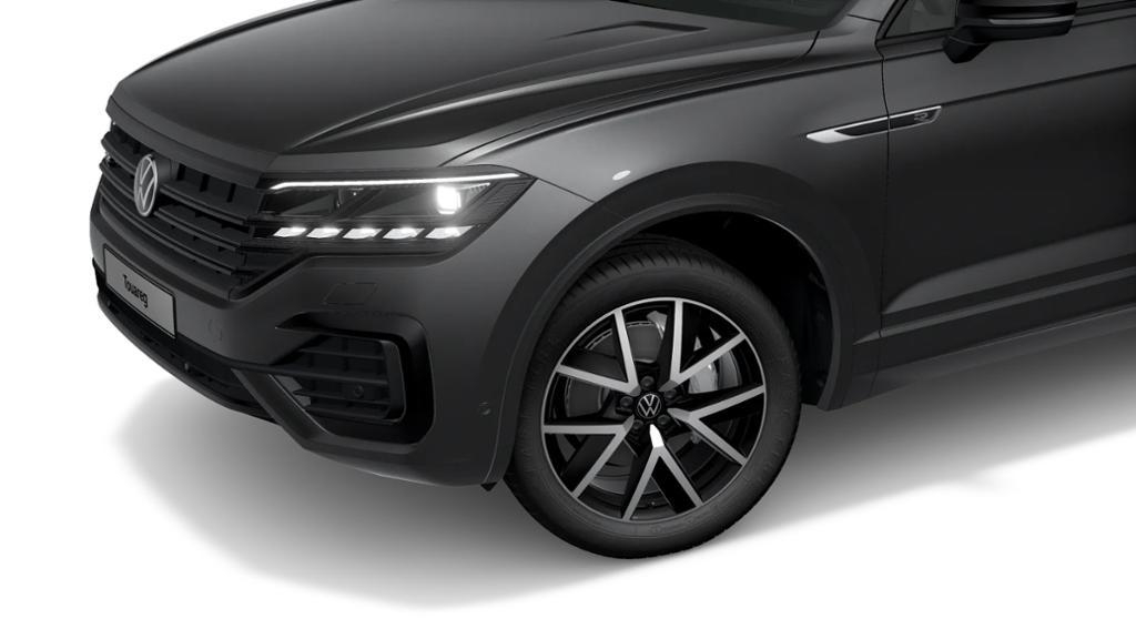 Volkswagen Touareg 2023 г. Серый, пробег 47782 км