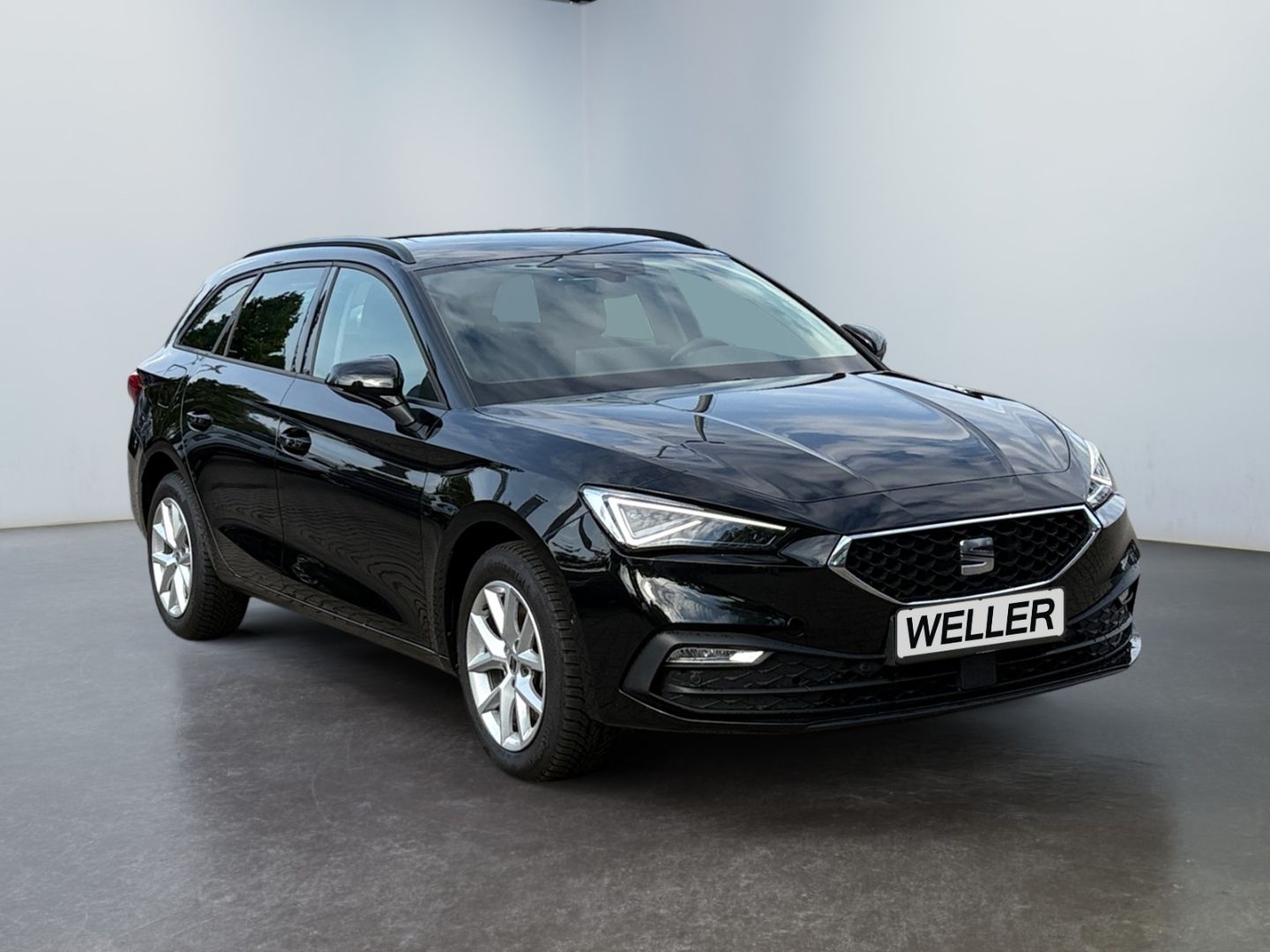 SEAT Leon 2024 г. Чёрный, пробег 37000 км