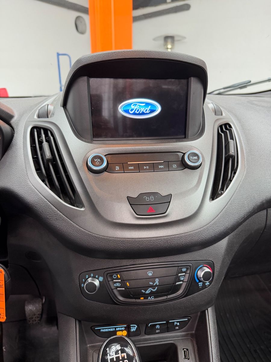 Ford Transit 2023 г. Белый, пробег 52500 км