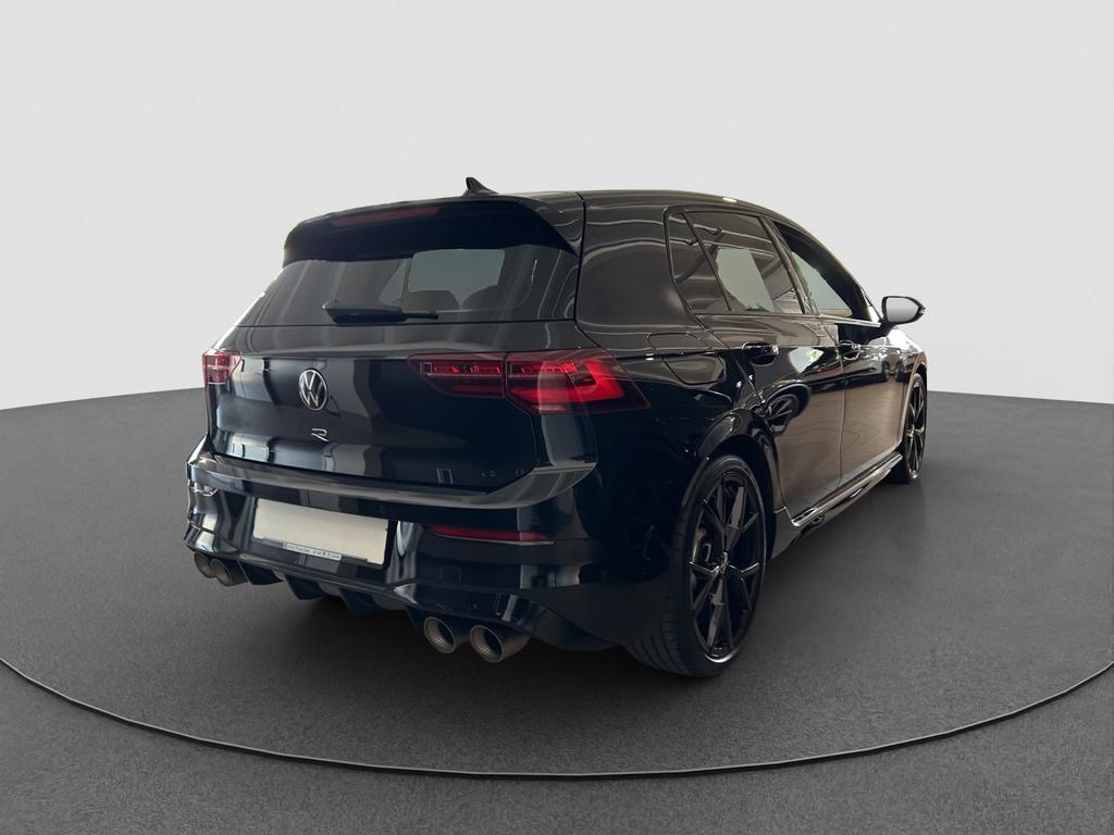 Volkswagen Golf 2023 г. Чёрный, пробег 44730 км